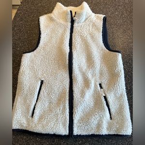 T By TALBOTS Small White Sherpa Vest with Black Lining and Zipper